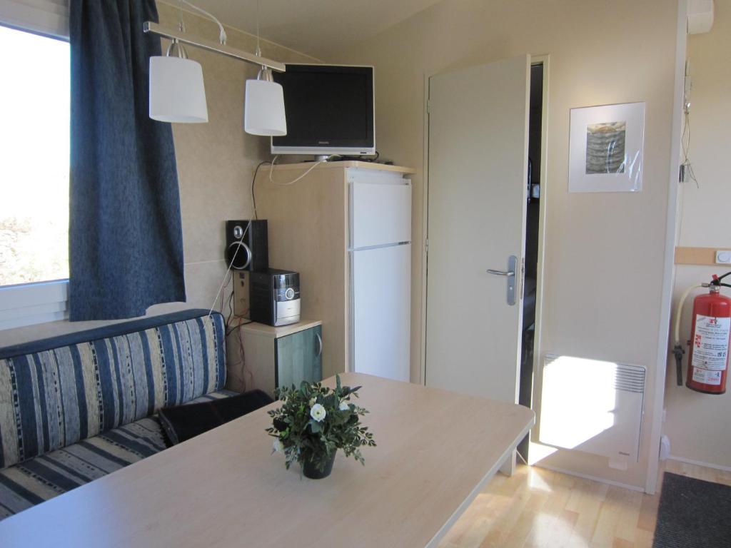 Laekjarkot Rooms And Cottages With Kitchen Borgarnes Room photo