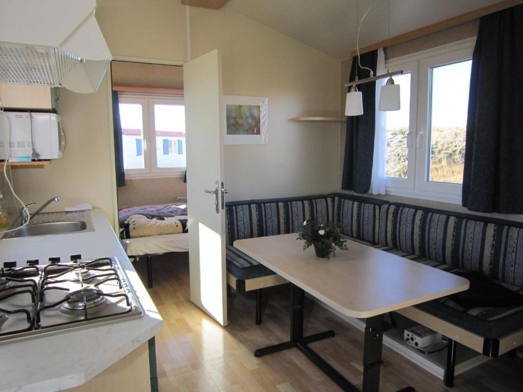 Laekjarkot Rooms And Cottages With Kitchen Borgarnes Room photo